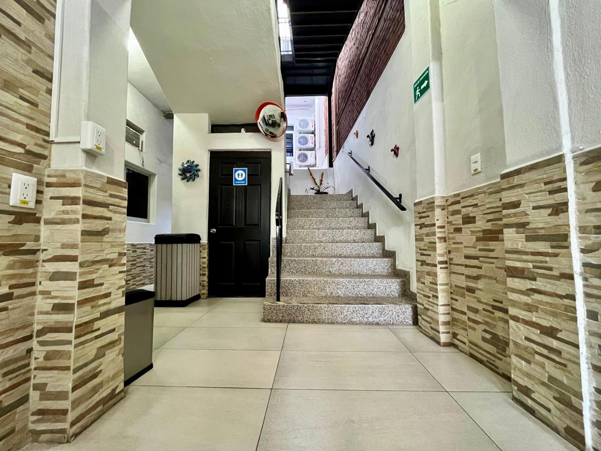 Hotel Juarez 70 コリマ エクステリア 写真